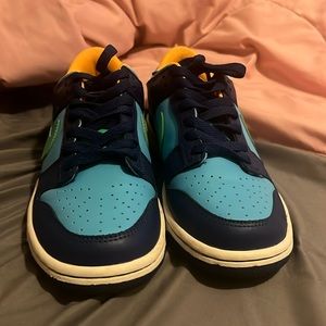 I am selling Nike dunks I wanted to give someone else a chance at buying these.